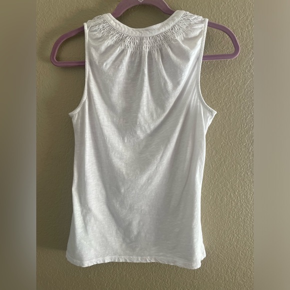 Lilly Pulitzer Essie white v-neck tank top with gold buttons, size XS - Picture 3 of 9